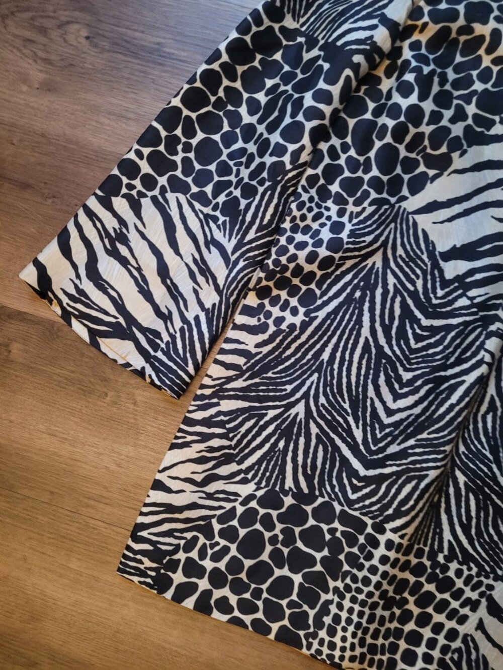 Dolce and Gabbana iconic Y2K silk animal print tunic - Picture 7 of 15